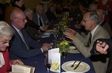 PD Dr. Rodolphe de Haller im Gesprch mit Dr. Knoblauch. Im Vordergrund Frau Dr. Jacqueline de Haller